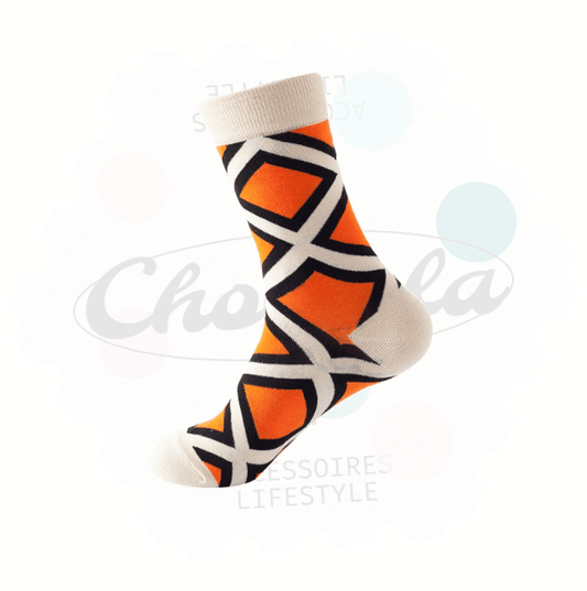 Chaussettes fantaisie géométriques orange et noir, style audacieux et moderne, confortables et créatives.